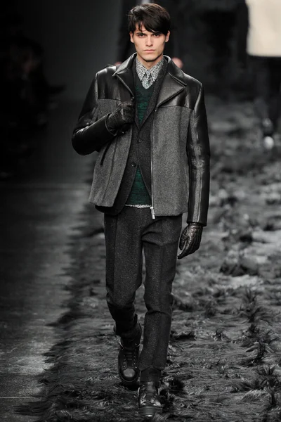 Look 27